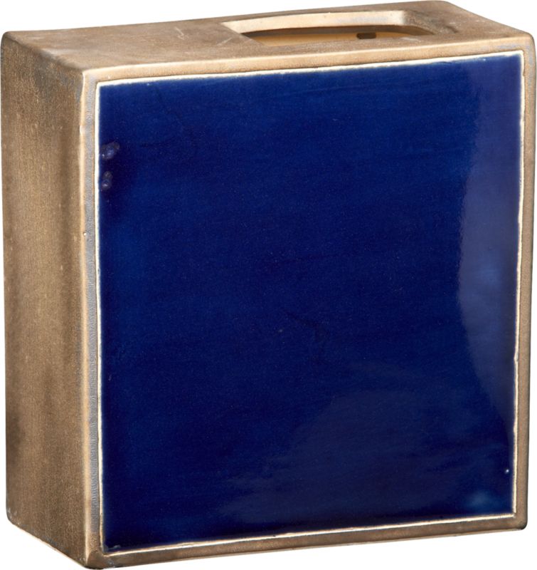 dado blue vase