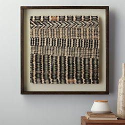 lips on edge wall decor