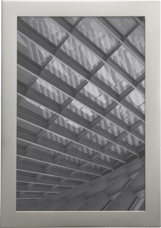 large frame. 4"Wx6"H (holds one 4"x6" photo).