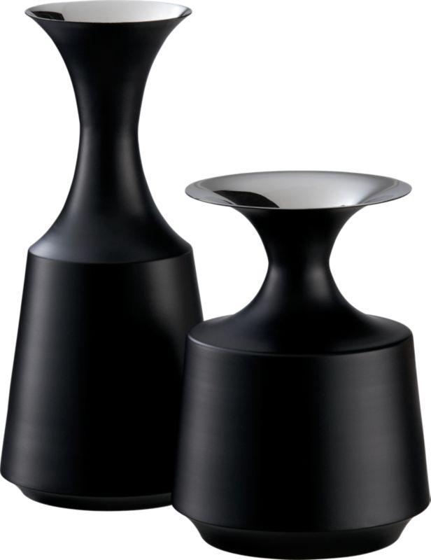 noir vases