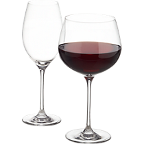 pour wine glasses