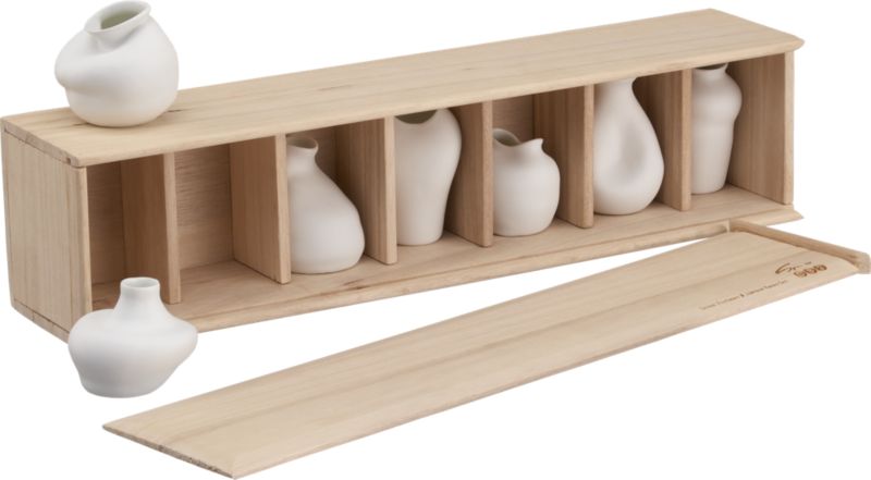 <span class='shipping'>sold out</span>8-piece seven fortunes miniature vase set