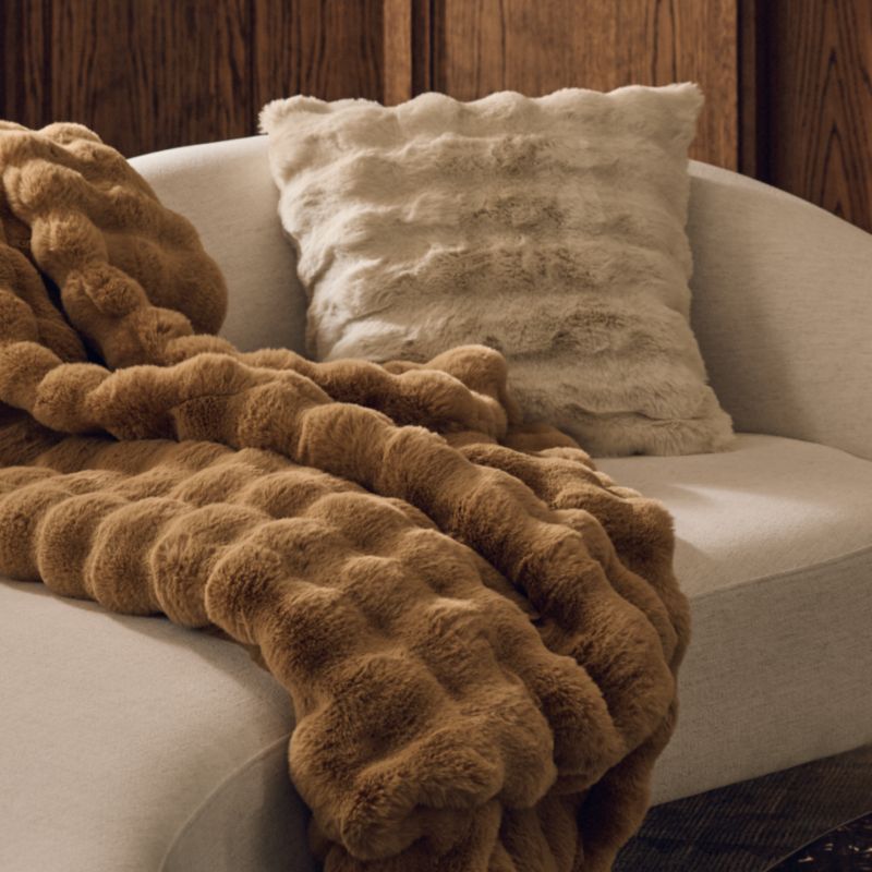  Pillows & Throws 