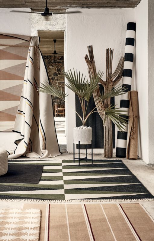 Black and White Outdoor Rug 8'x10'