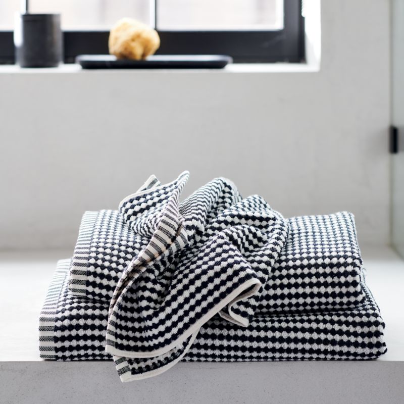 Black and white online towels bathroom