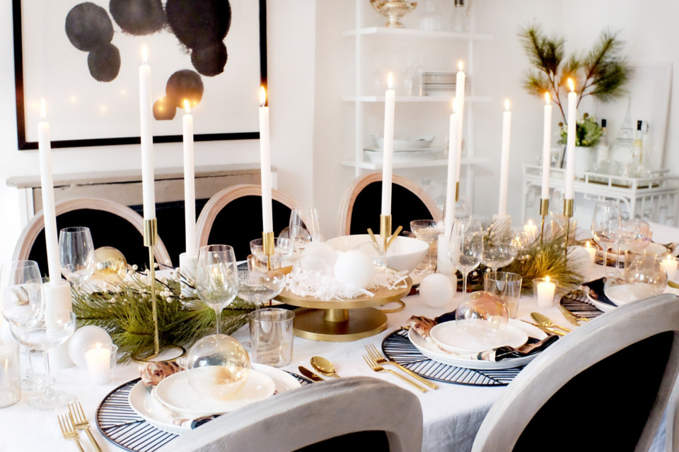 9 Fresh + Modern Christmas Table Setting Ideas